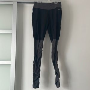 Two toned, rushed leg Nike leggings
